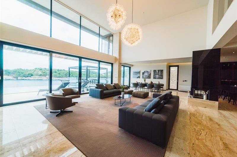 Luxury 7 Bedroom Dubrovnik Beachfront Villa with Infinity Pool, Sleeps 14