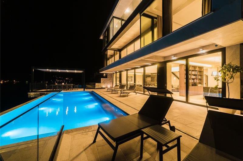 Luxury 7 Bedroom Dubrovnik Beachfront Villa with Infinity Pool, Sleeps 14