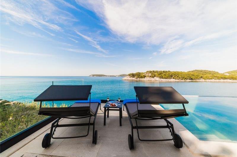 Luxury 7 Bedroom Dubrovnik Beachfront Villa with Infinity Pool, Sleeps 14