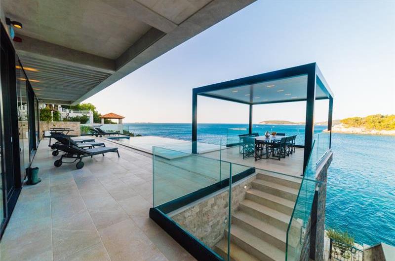 Luxury 7 Bedroom Dubrovnik Beachfront Villa with Infinity Pool, Sleeps 14