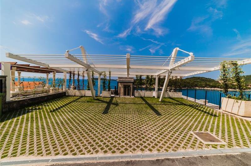 Luxury 7 Bedroom Dubrovnik Beachfront Villa with Infinity Pool, Sleeps 14