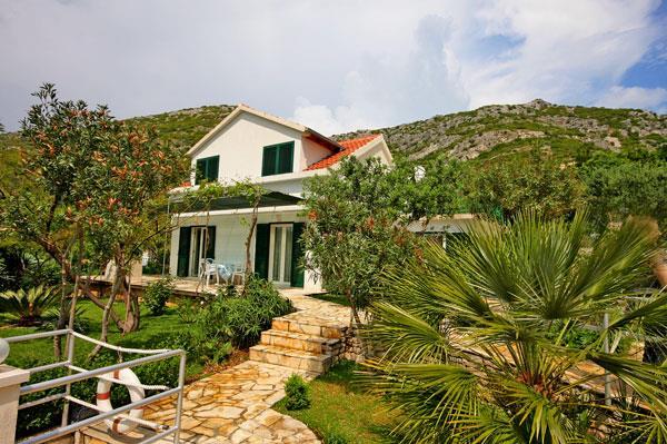 4 Bedroom Villa with Pool in Viganj near Orebic, Sleeps 8-10