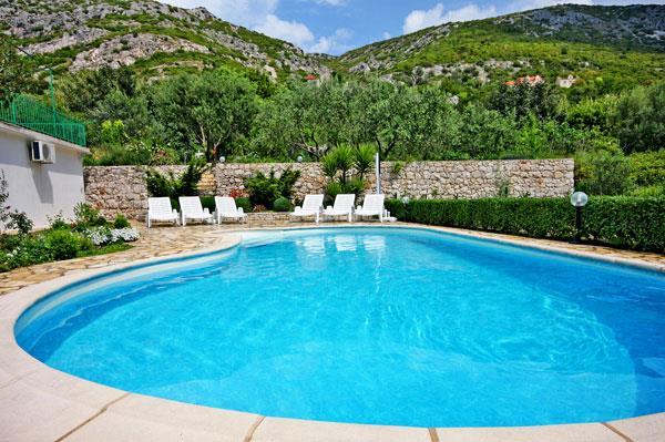 4 Bedroom Villa with Pool in Viganj near Orebic, Sleeps 8-10