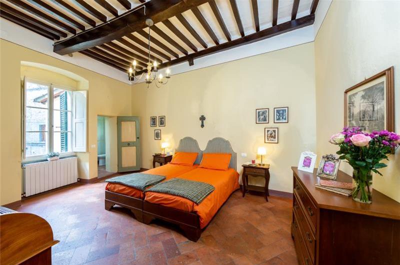 3 Bedroom Apartment in Cortona Town, Sleeps 6