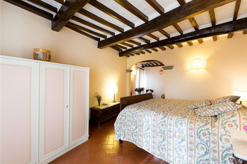 4 Bedroom Apartment with Garden in Cortona Town, Sleeps 8