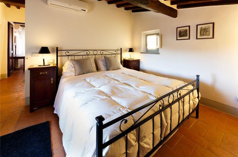 2 Bedroom Apartment in Cortona Town, Sleeps 3