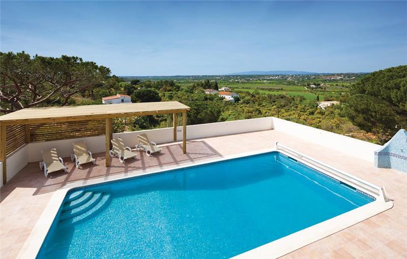 6 Bedroom Countryside Villa with Pool, near Algoz Sleeps 12