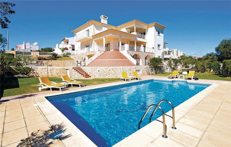 7 Bedroom Villa with Pool near Albufeira, Sleeps 14
