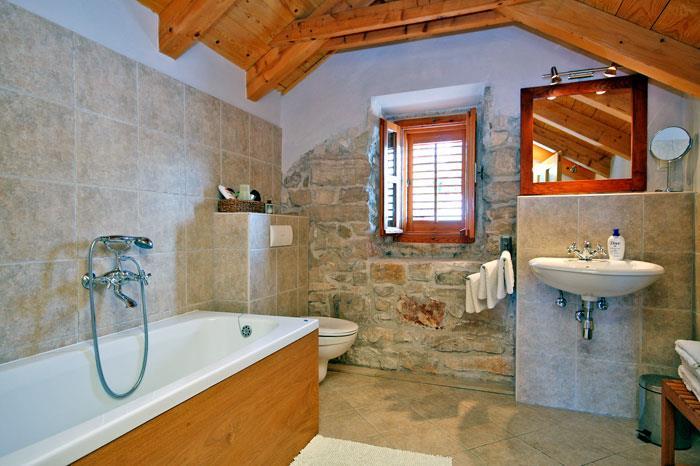 4 Bedroom seaside Villa with Pool in Orebic, Sleeps 7-8