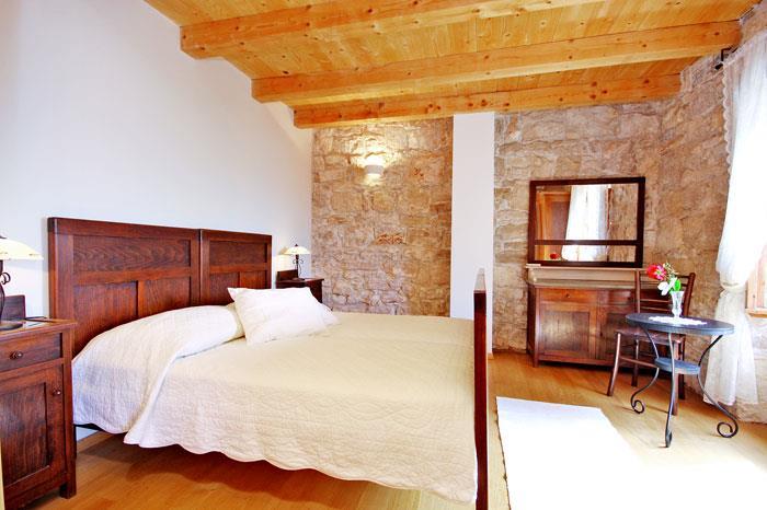 4 Bedroom seaside Villa with Pool in Orebic, Sleeps 7-8