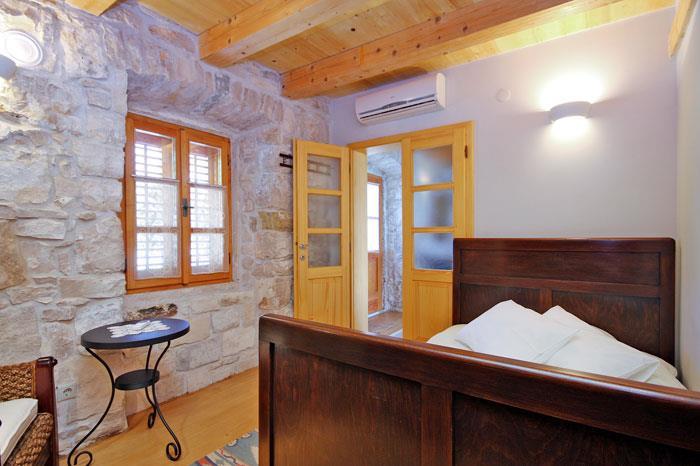 4 Bedroom seaside Villa with Pool in Orebic, Sleeps 7-8