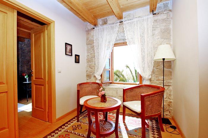 4 Bedroom seaside Villa with Pool in Orebic, Sleeps 7-8