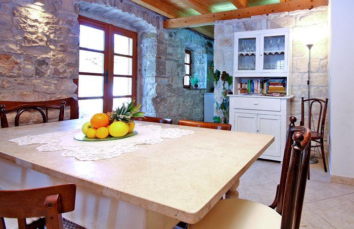 4 Bedroom seaside Villa with Pool in Orebic, Sleeps 7-8