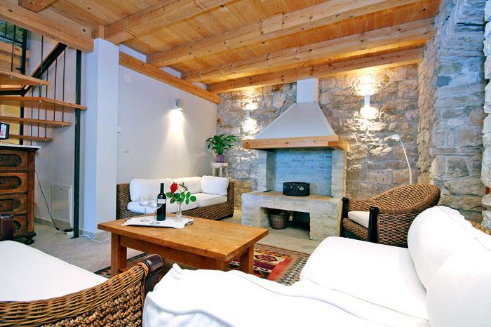 4 Bedroom seaside Villa with Pool in Orebic, Sleeps 7-8