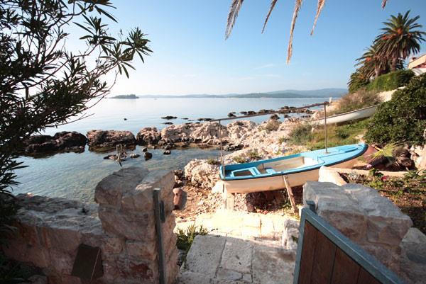 4 Bedroom seaside Villa with Pool in Orebic, Sleeps 7-8