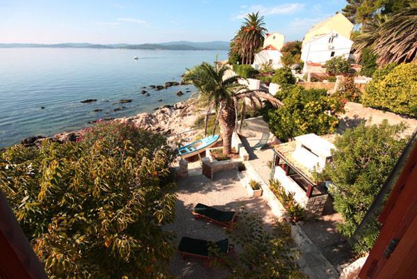 4 Bedroom seaside Villa with Pool in Orebic, Sleeps 7-8