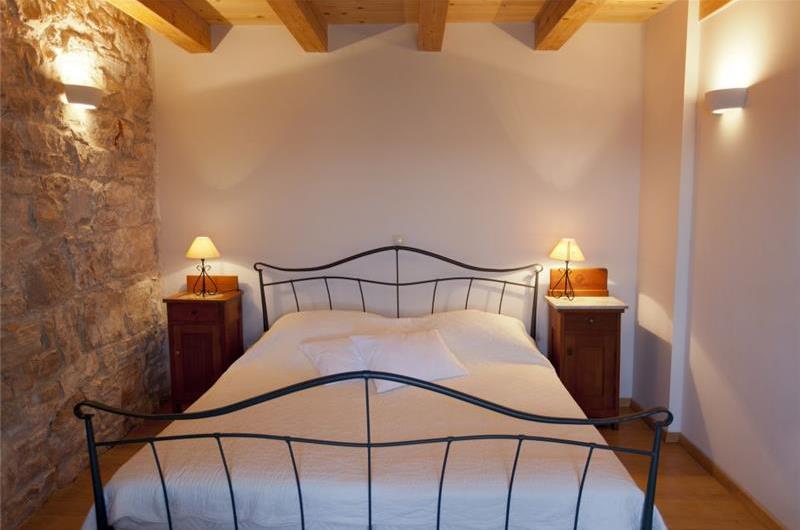 4 Bedroom seaside Villa with Pool in Orebic, Sleeps 7-8