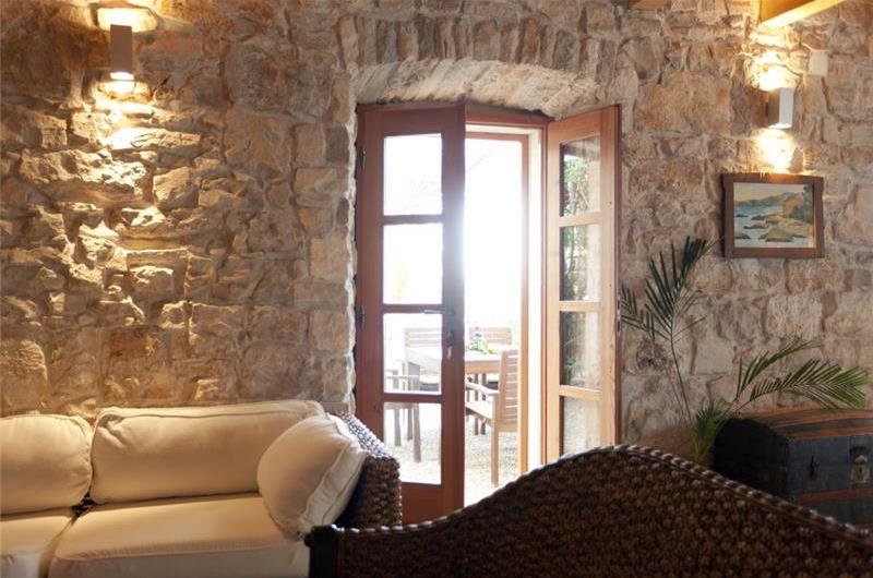 4 Bedroom seaside Villa with Pool in Orebic, Sleeps 7-8