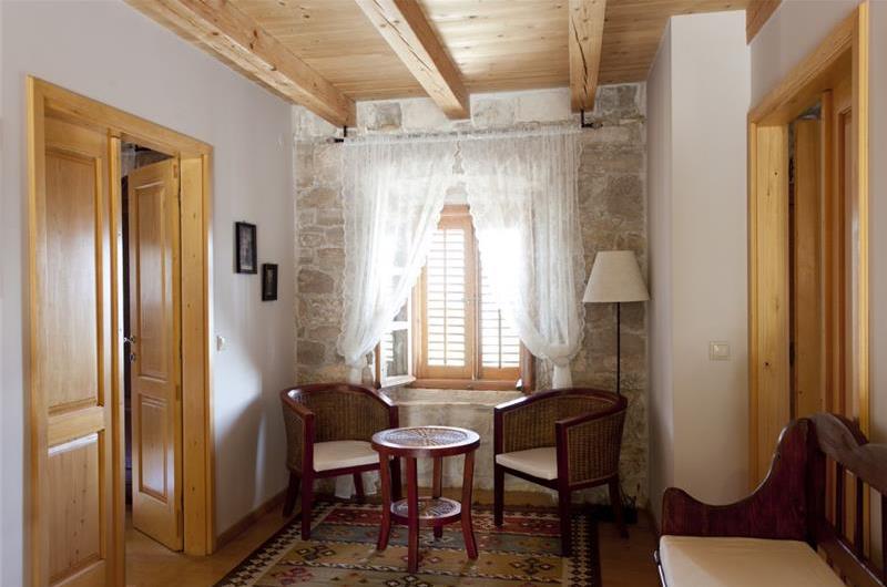 4 Bedroom seaside Villa with Pool in Orebic, Sleeps 7-8