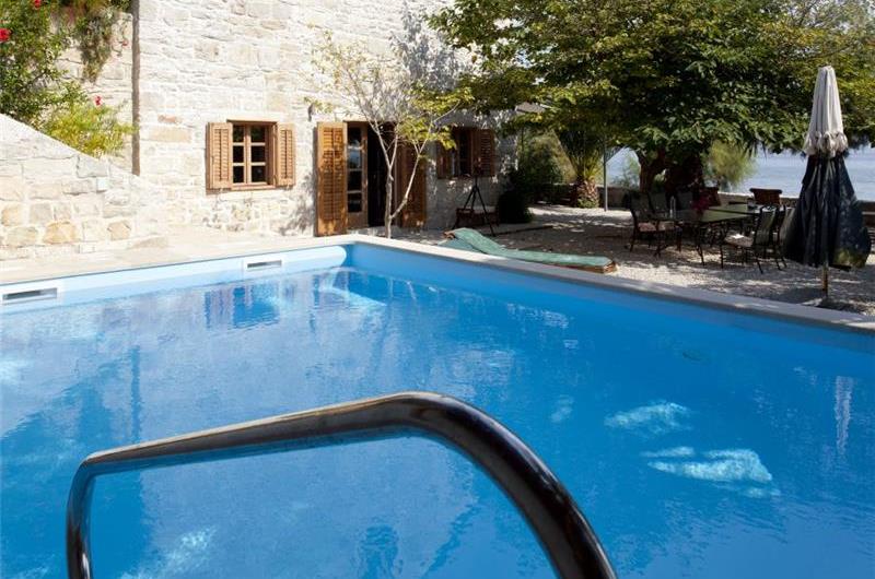 4 Bedroom seaside Villa with Pool in Orebic, Sleeps 7-8