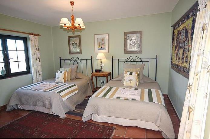 4 Bedroom Villa with Pool in Macher, Sleeps 8-10 