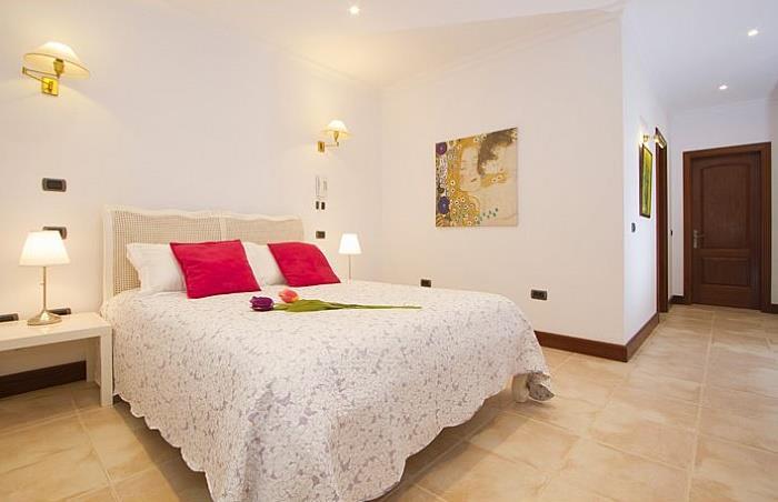 5 Bedroom Villa with Pool in Puerto Calero, Sleeps 10