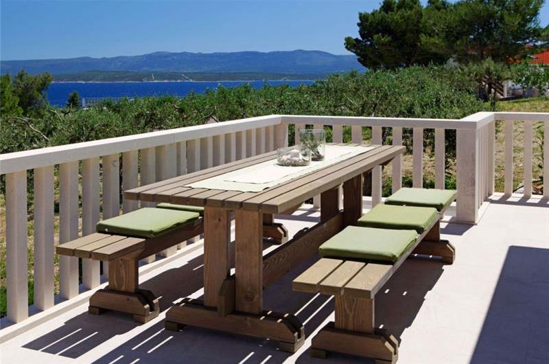 8 Bedroom Villa with Pool in Bol, sleeps 16 - 20