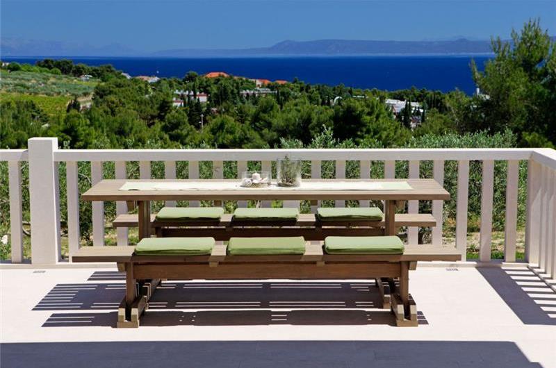8 Bedroom Villa with Pool in Bol, sleeps 16 - 20