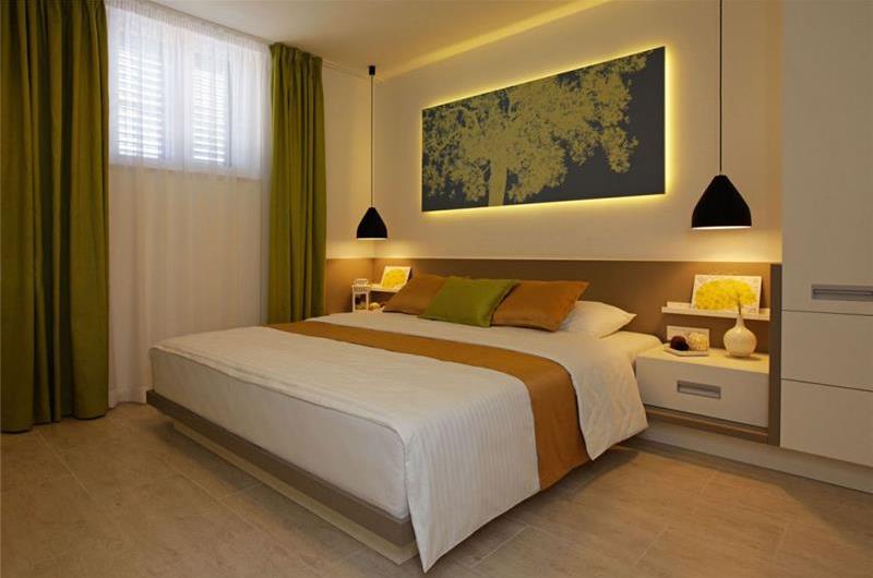 8 Bedroom Villa with Pool in Bol, sleeps 16 - 20
