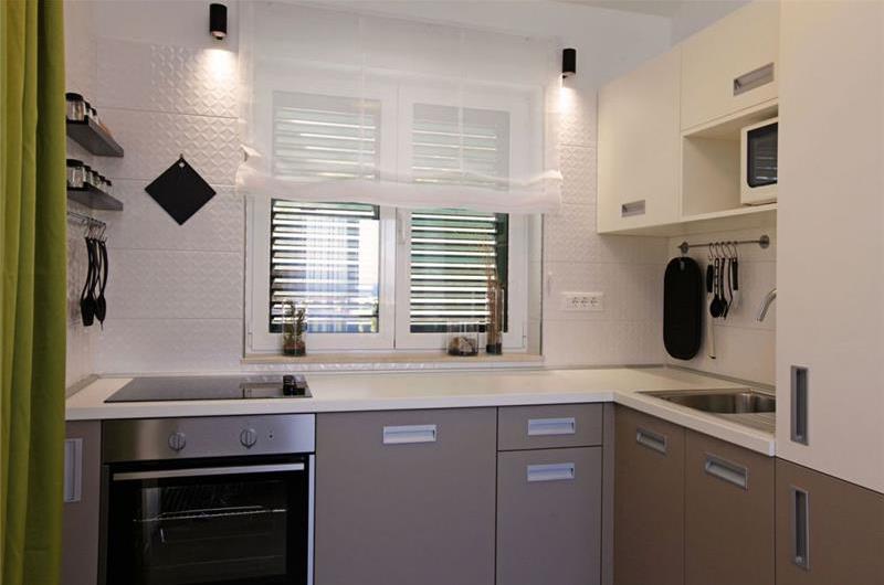 8 Bedroom Villa with Pool in Bol, sleeps 16 - 20