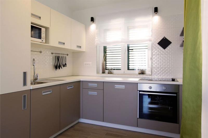 8 Bedroom Villa with Pool in Bol, sleeps 16 - 20