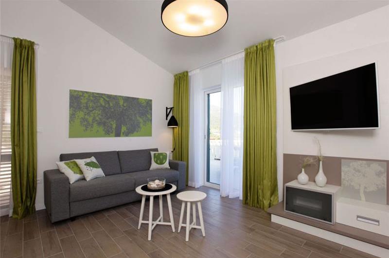 8 Bedroom Villa with Pool in Bol, sleeps 16 - 20