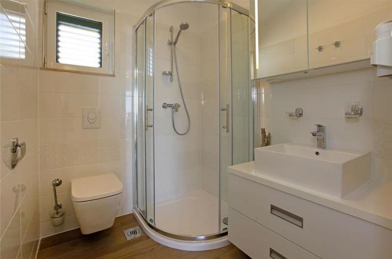 8 Bedroom Villa with Pool in Bol, sleeps 16 - 20