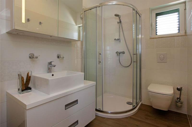 8 Bedroom Villa with Pool in Bol, sleeps 16 - 20