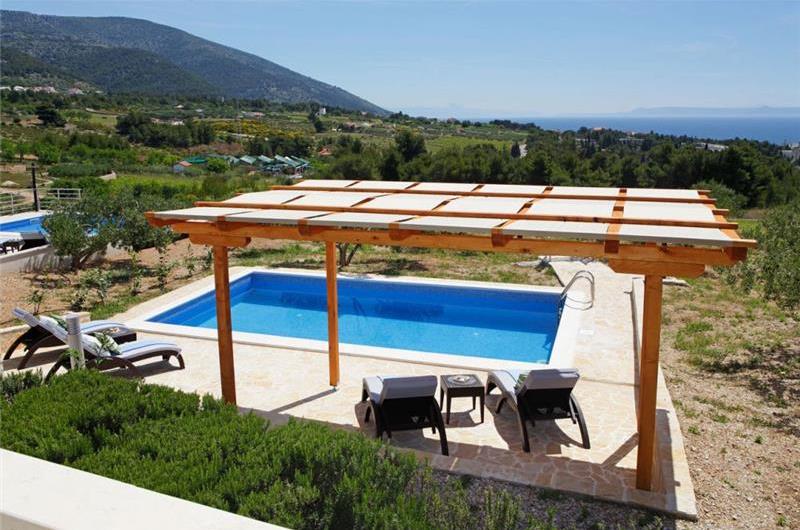 8 Bedroom Villa with Pool in Bol, sleeps 16 - 20