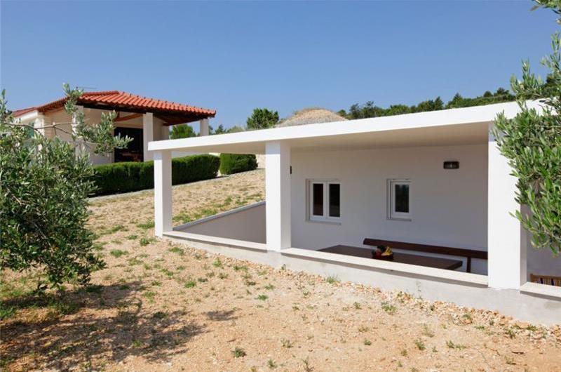 8 Bedroom Villa with Pool in Bol, sleeps 16 - 20