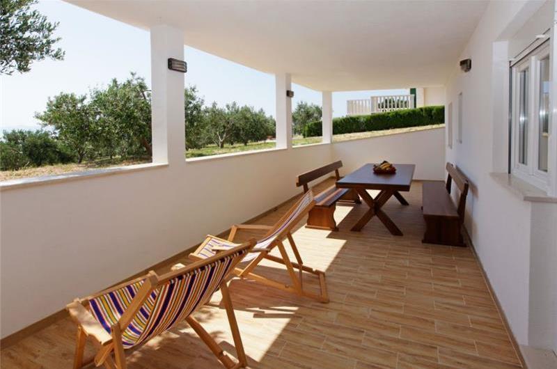 8 Bedroom Villa with Pool in Bol, sleeps 16 - 20