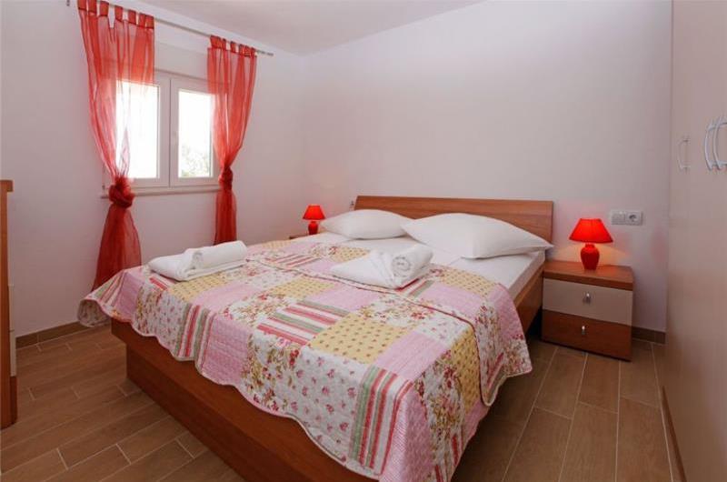 8 Bedroom Villa with Pool in Bol, sleeps 16 - 20