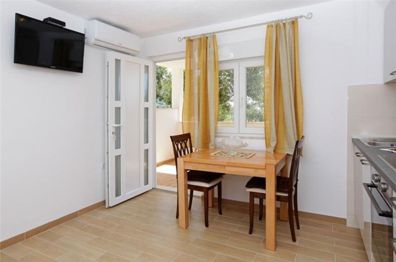 8 Bedroom Villa with Pool in Bol, sleeps 16 - 20
