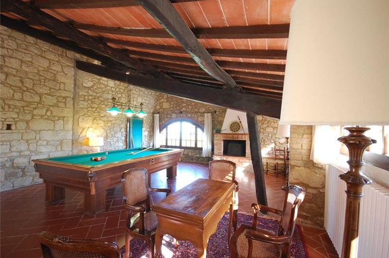 6 Bedroom Villa with Pool near San Gimignano, Sleeps 12