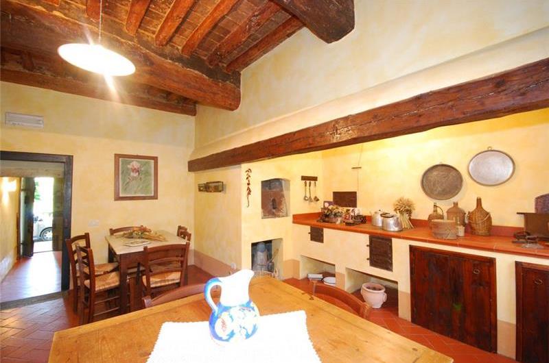 7 Bedroom Villa with Pool near Pistoia, Sleeps 14-16
