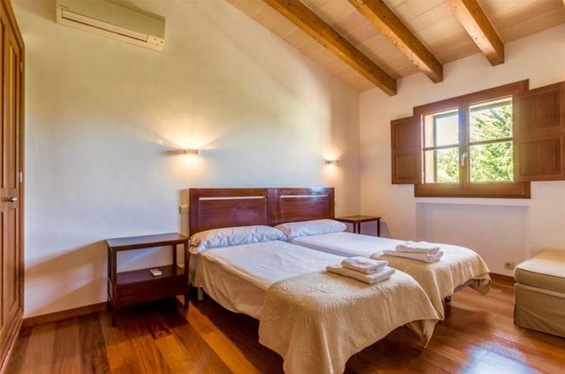 3 Bedroom Villa with Pool near Pollensa, Sleeps 6