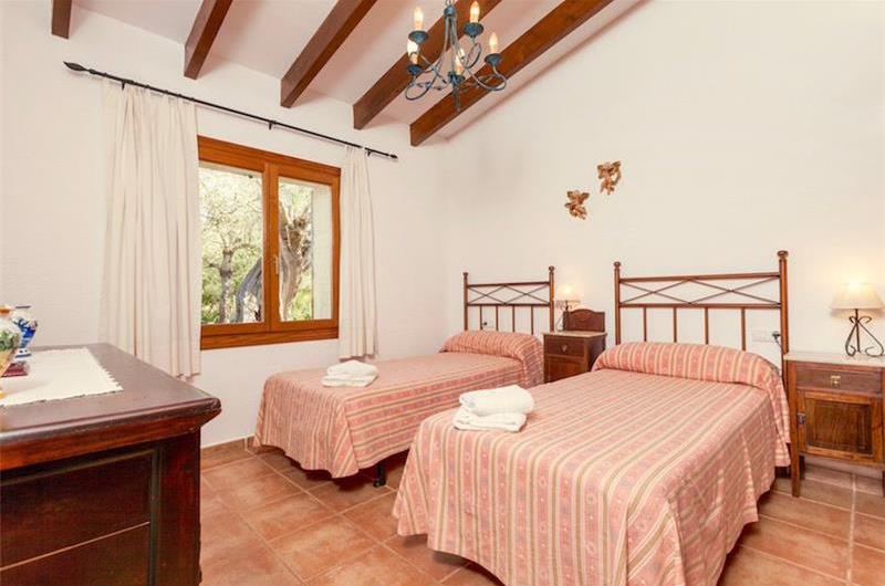 4 Bedroom Villa with Pool near Pollensa, Sleeps 8
