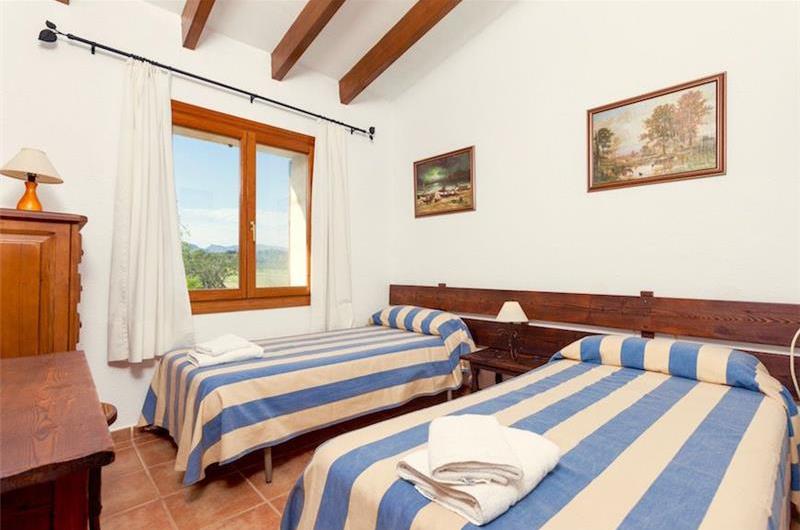 4 Bedroom Villa with Pool near Pollensa, Sleeps 8
