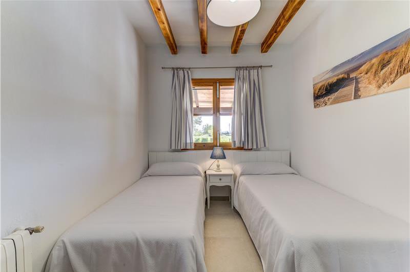 4 Bedroom villa with a pool near Pollensa, sleeps 8