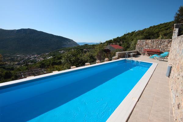 3 Bedroom Villa with Pool in Zrnovnica nr Split, Sleeps 6-8