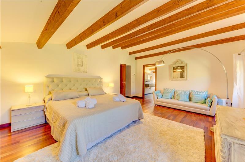 4 Bedroom villa with pool near Pollensa, sleeps 8