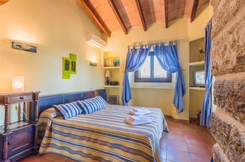 4 Bedroom Villa with Pool near Alcudia, Sleeps 8
