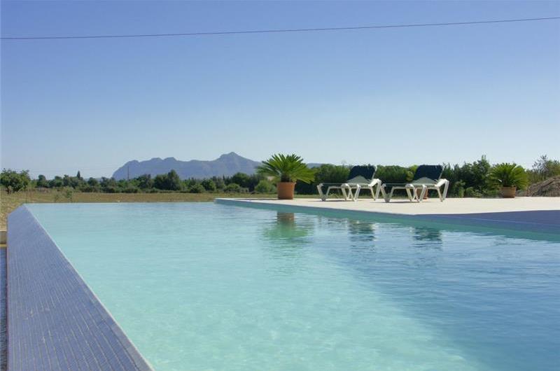 5 Bedroom Villa with Pool near Pollensa, Sleeps 10