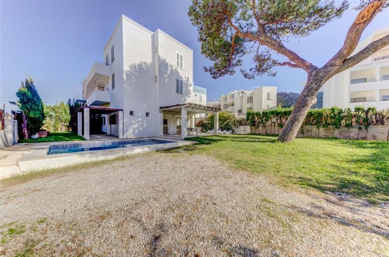 3 Bedroom Apartment with Pool in Cala San Vicente, Sleeps 6